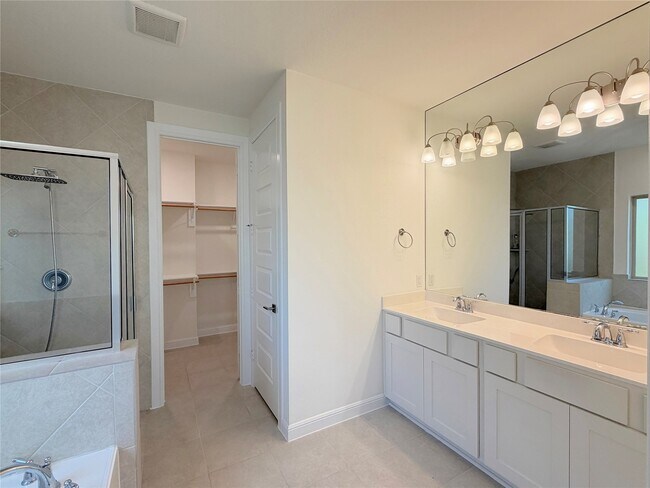 Building Photo - 8611 Oakdale Blf Ct