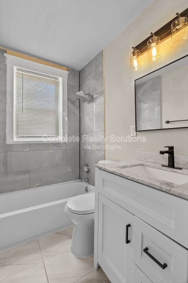 Building Photo - 4102 California Ave