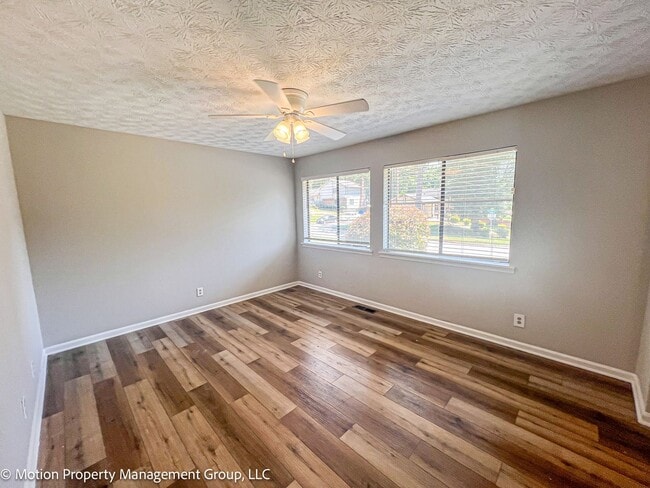 Building Photo - 3020 Woodfield Dr