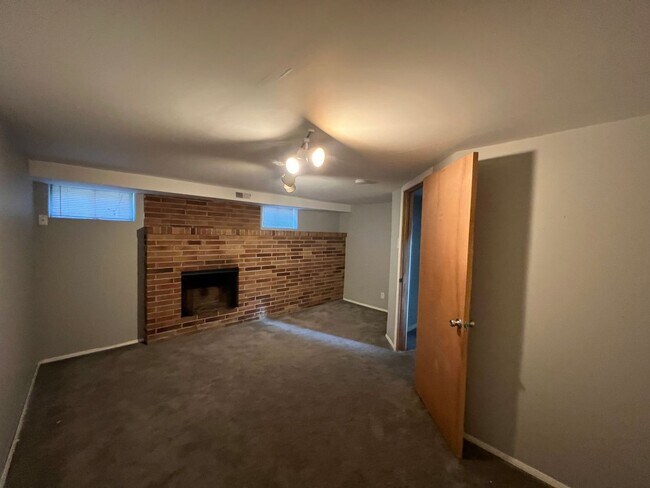 Building Photo - Classic 4 Bed Brick Home in Ravenna