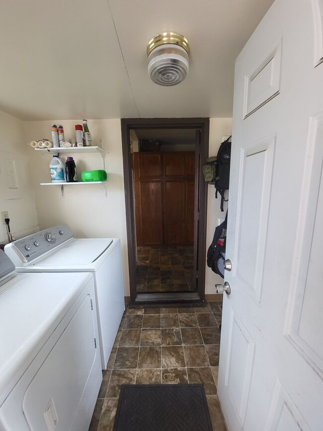 Building Photo - 2 Bedroom 1 Bath in Centralia