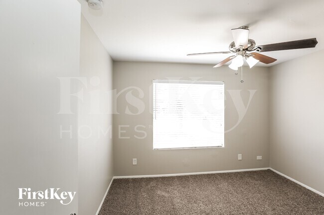 Building Photo - 4216 W Royal Palm Rd