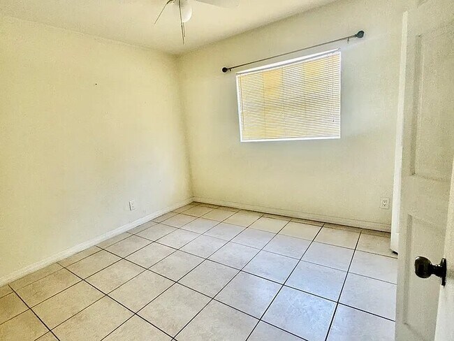 Building Photo - 4717 Town N Country Blvd