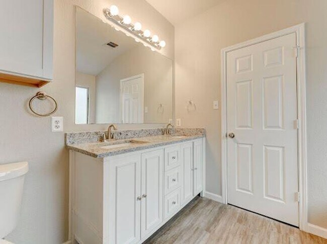 Building Photo - AVAILABLE SOON!