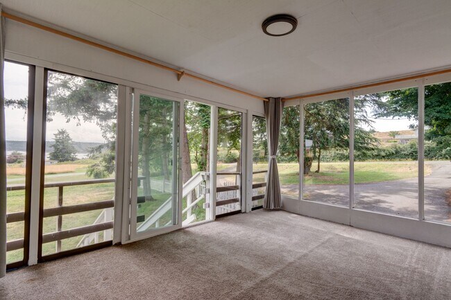 Building Photo - 2 Bed 2 Bath Country Home with Penn Cove View on 2.5 Acres