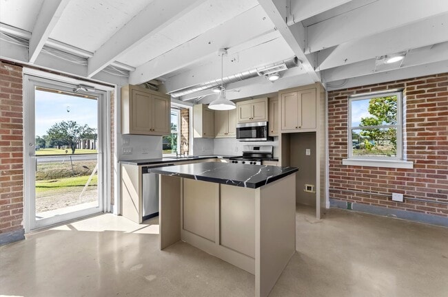 Building Photo - 1420 FM 1960