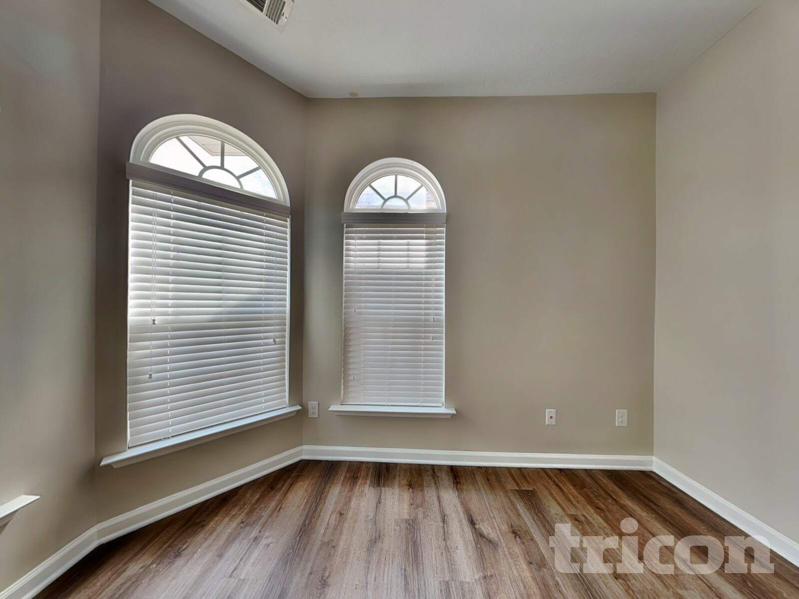 Building Photo - 1329 Royal Oak St