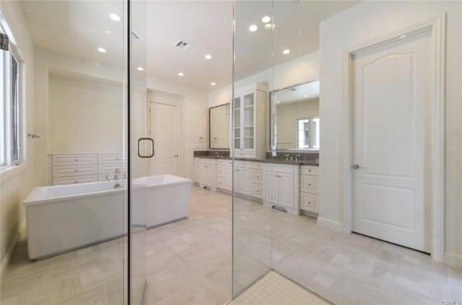 Building Photo - 105 Spacial