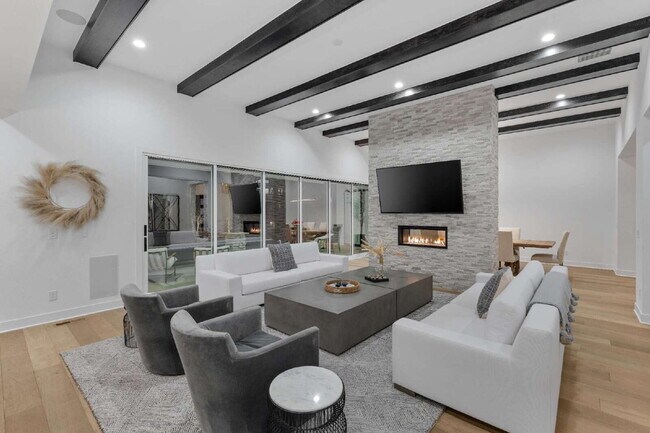 Building Photo - Colorado Luxury Redefined | Custom Ranch with Exceptional Outdoor Living & Designer Finishes
