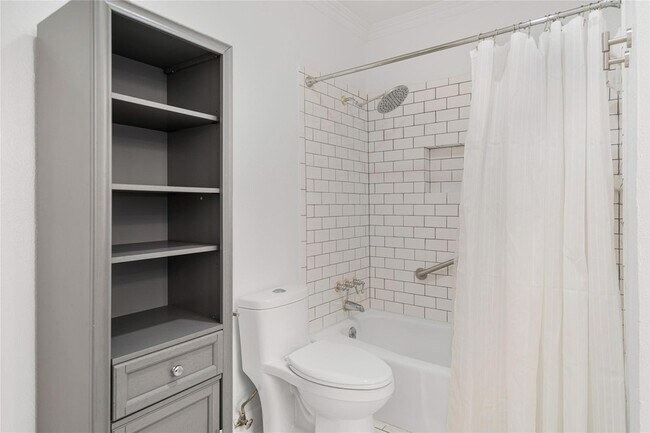 Building Photo - 8000 Manassas Dr