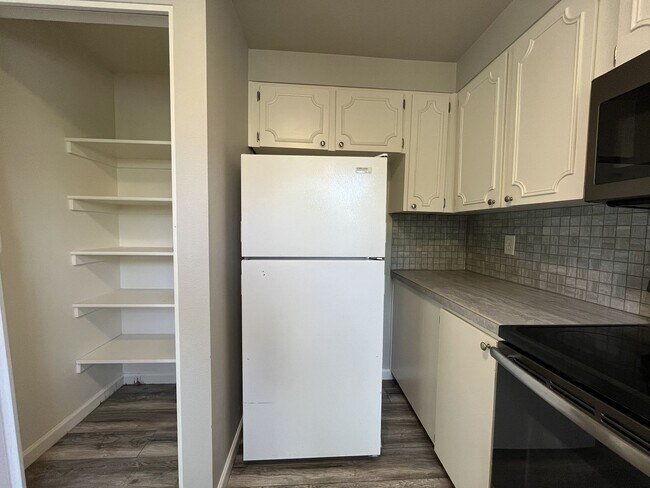 Building Photo - Spacious Milwaukie Home with Bonus Room, Large Fenced Yard and Shed/Workshop
