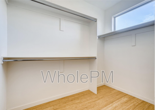 Building Photo - 2331 Glenarm Pl