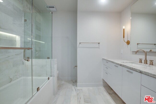 Building Photo - 12320 Montana Ave