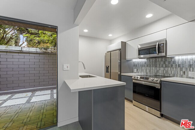 Building Photo - 1044 20th St