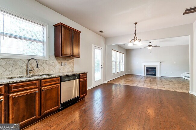 Building Photo - 214 Farm Manor Ct