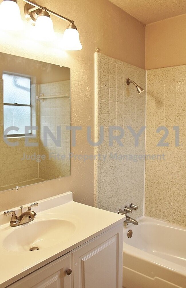 Building Photo - Charming 2-Story 3/2/2 in Duncanville For ...