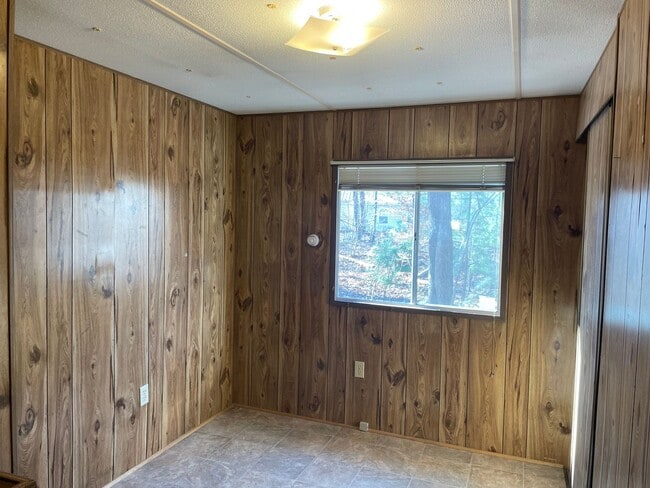 Building Photo - 3 BED, 1.5 BATH MOBILE HOME