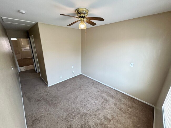 Building Photo - Gorgeous 4-bedroom home with a pool!