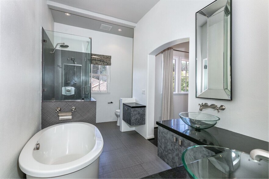 Building Photo - 1175 Corte Riviera