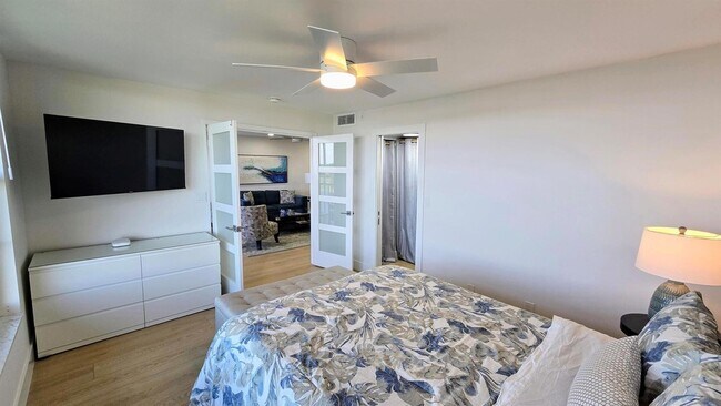 Building Photo - 3150 N Course Ln