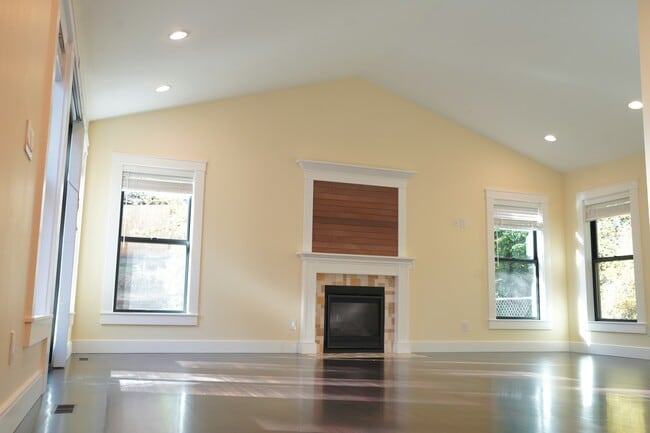 Building Photo - 3839-3136 136th Ave NE