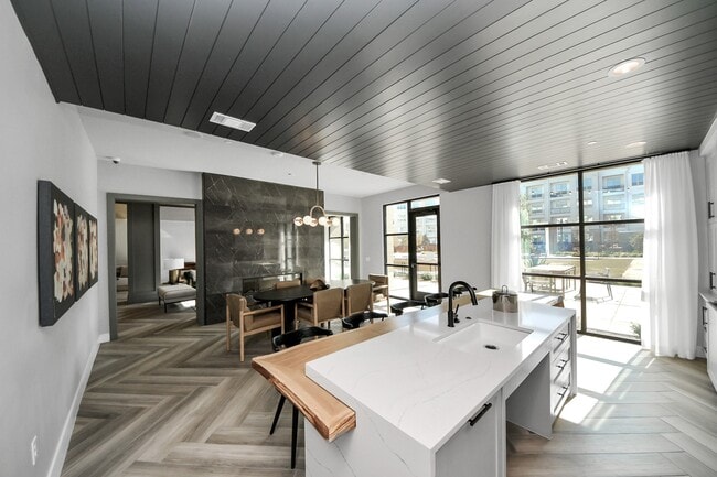 Building Photo - 15635 Memorial Dr