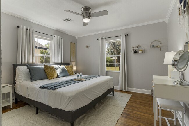 Building Photo - 4911 S Cincinnati Ave