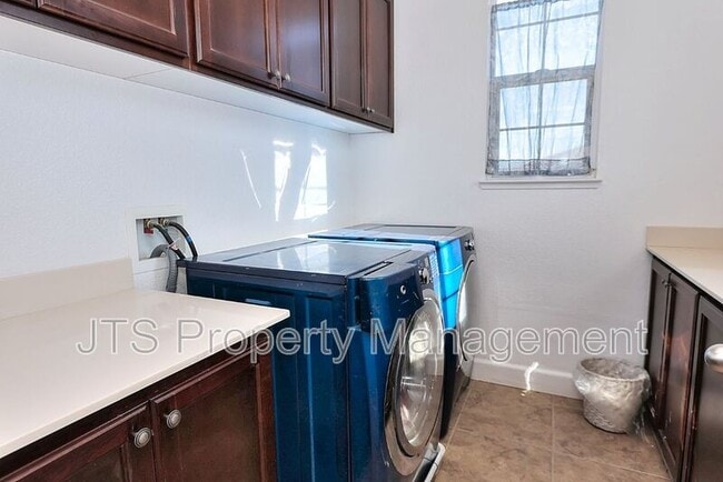 Building Photo - 1427 Bicker Cir