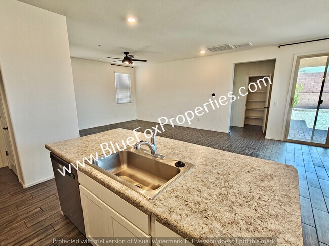 Building Photo - 7926 S Golden Bell Dr