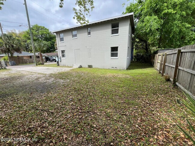 Building Photo - 1437 E 24th St