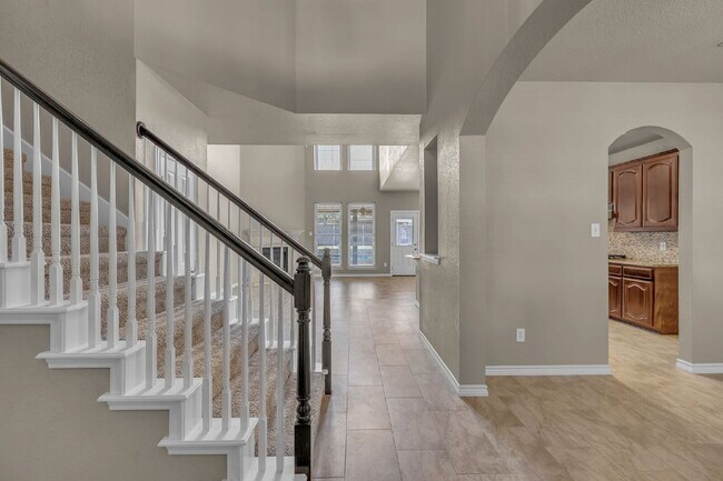 Building Photo - "Luxurious 4-Bedroom, 2.5 Bath Retreat wit...