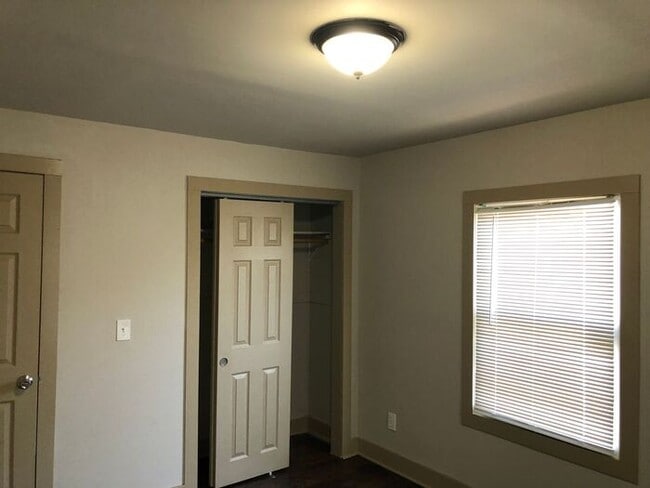 Building Photo - 526 Tompkins St