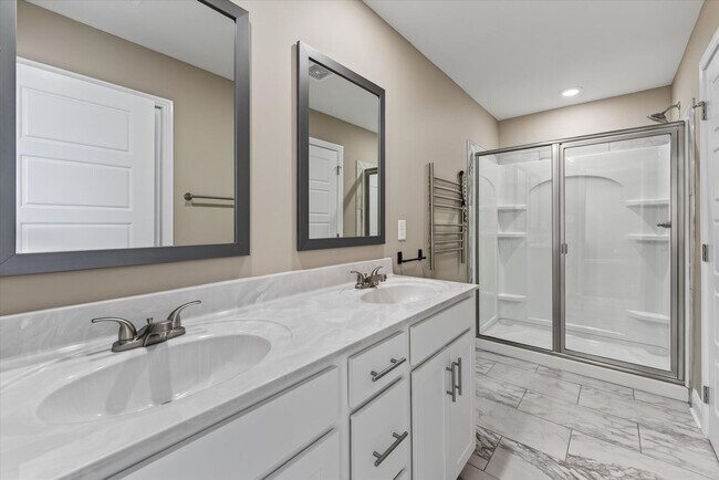 Building Photo - Pet Friendly Three Bedroom!