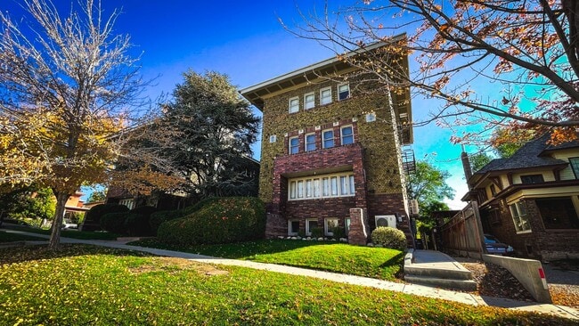 Building Photo - 1 Bedroom 1 bath Condo in Historic SLC building!