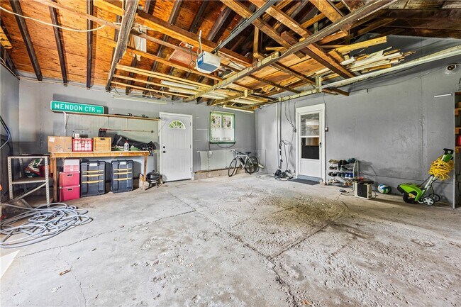 Building Photo - 393 Mendon Center Rd