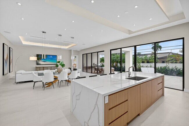 Building Photo - 2757 NE 34th St