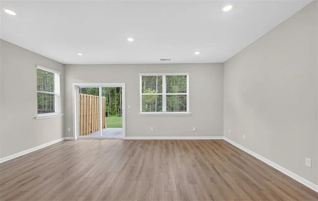 Building Photo - 132 Hazel Dr