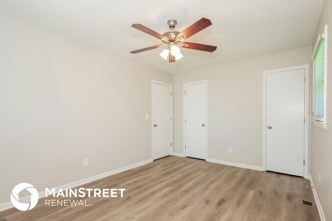 Building Photo - 2419 Sandlewood Dr