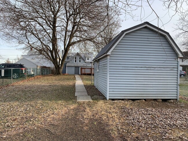 Building Photo - HEAT IS NOW INCLUDED IN THE RENT!Charming ...