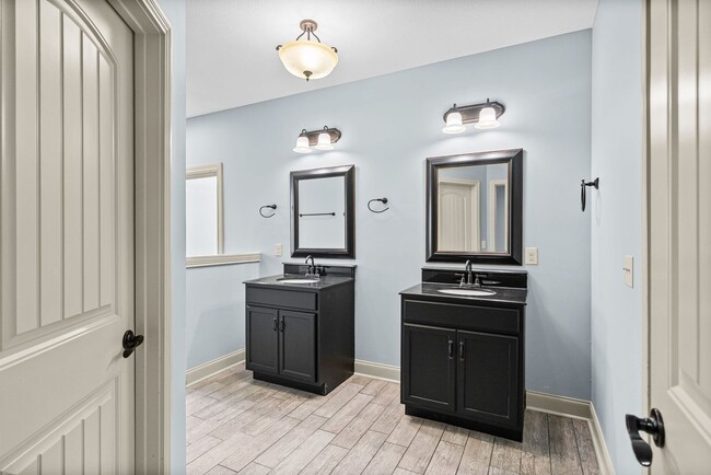 Building Photo - 3 Bedroom 2 Bath Pet Friendly Home For Rent!