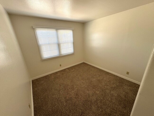 Building Photo - Central Ventura Home with Large Yard!