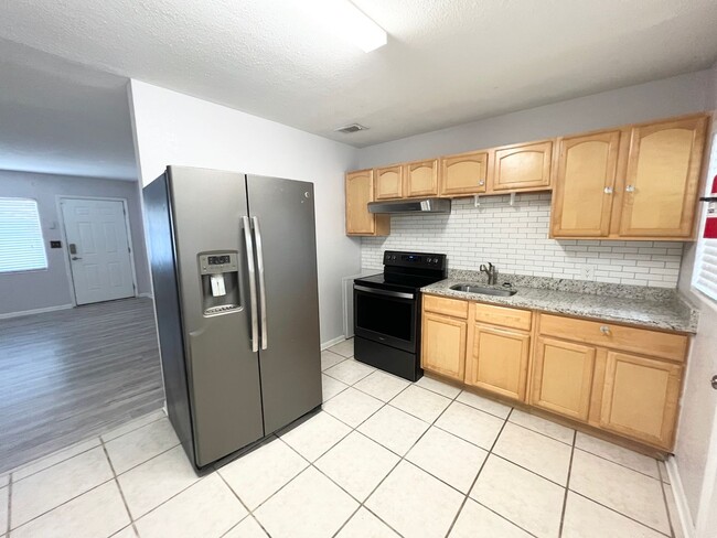 Building Photo - Charming 1 bedroom, 1 bathroom with 600 sq...