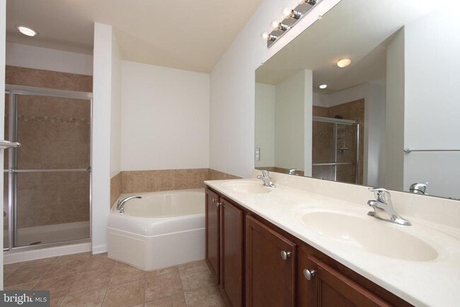 Building Photo - 244 Breeders Cup Dr