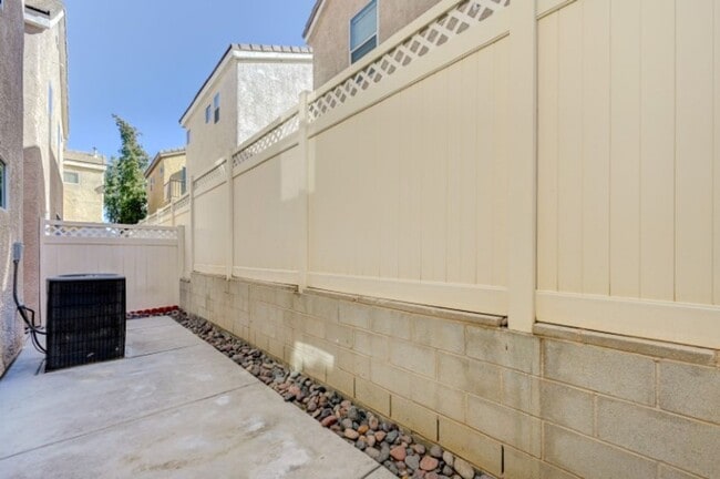 Building Photo - Charming 3-Bedroom, 2-Story Home in the Heart of Silverado Ranch!