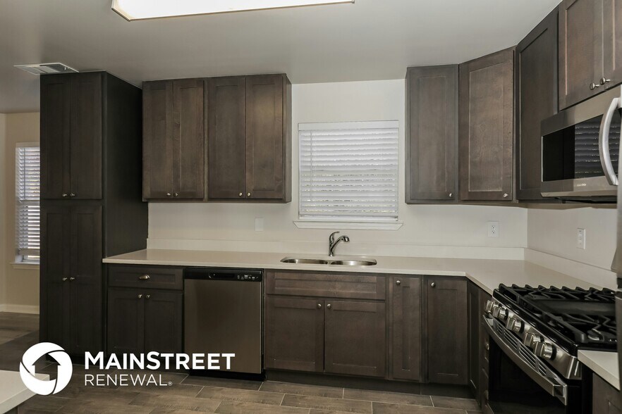 Building Photo - 1055 Field View Dr