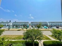 Building Photo - Beautiful Condo on the Water - 3 Bed - 3.5 Bath