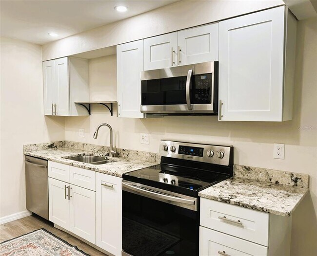 Building Photo - 425 30th Ave W