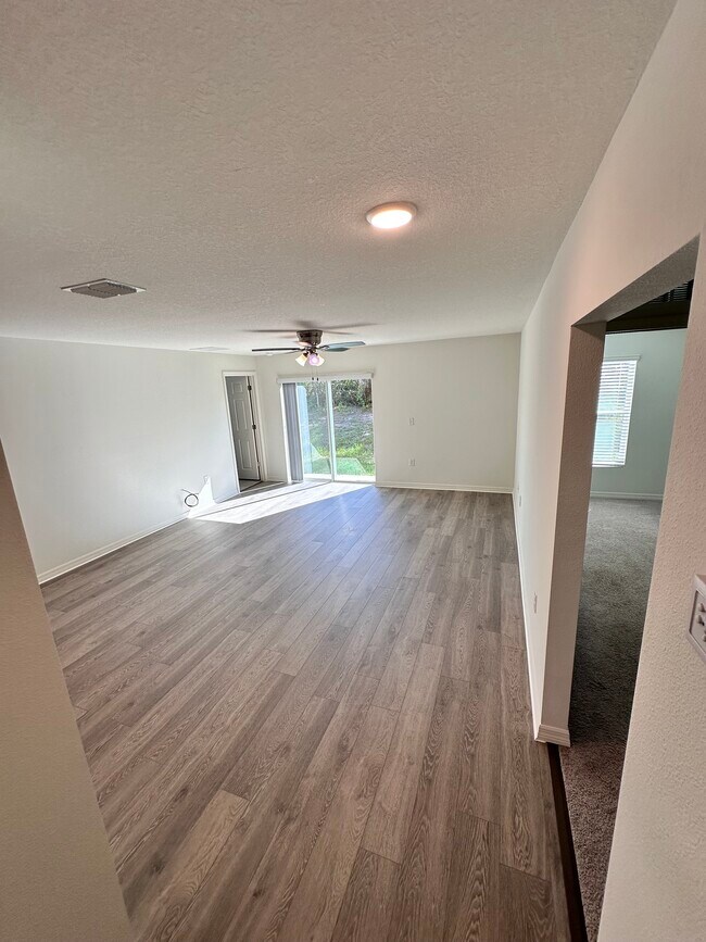 Building Photo - 108 Maple Dr