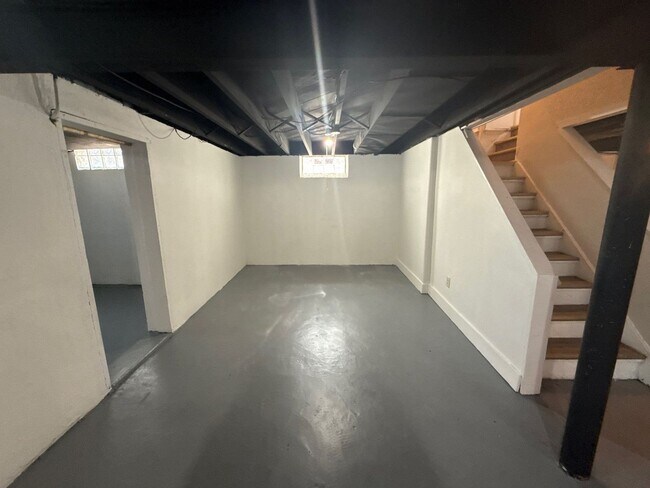 Building Photo - Renovated 3-Bedroom Home – We Welcome Sect...