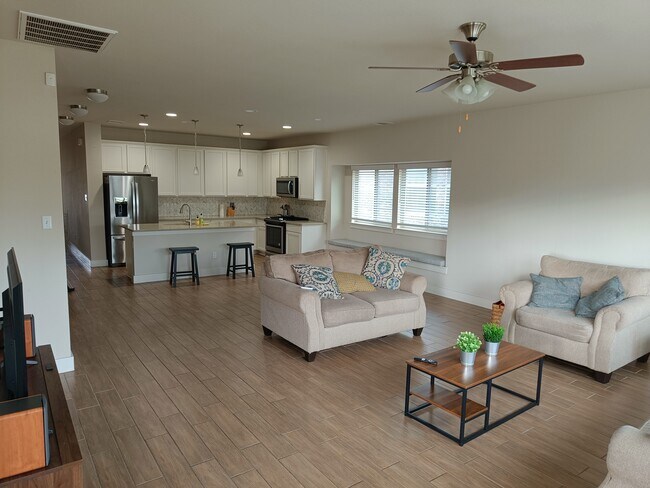 Building Photo - 535 Tanda Ln